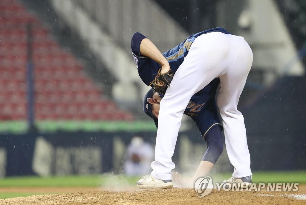 '엉덩방아 찧으면서도 삼진' NC 루친스키의 빗속 역투(종합)