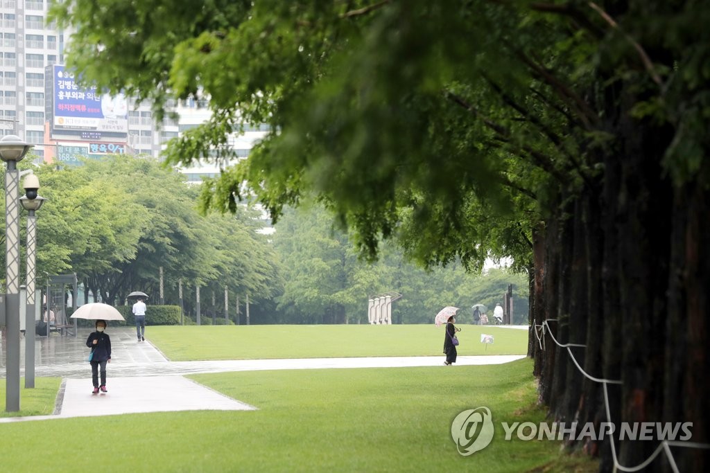 [날씨] 곳곳 빗방울…오후 중부부터 차차 맑아져