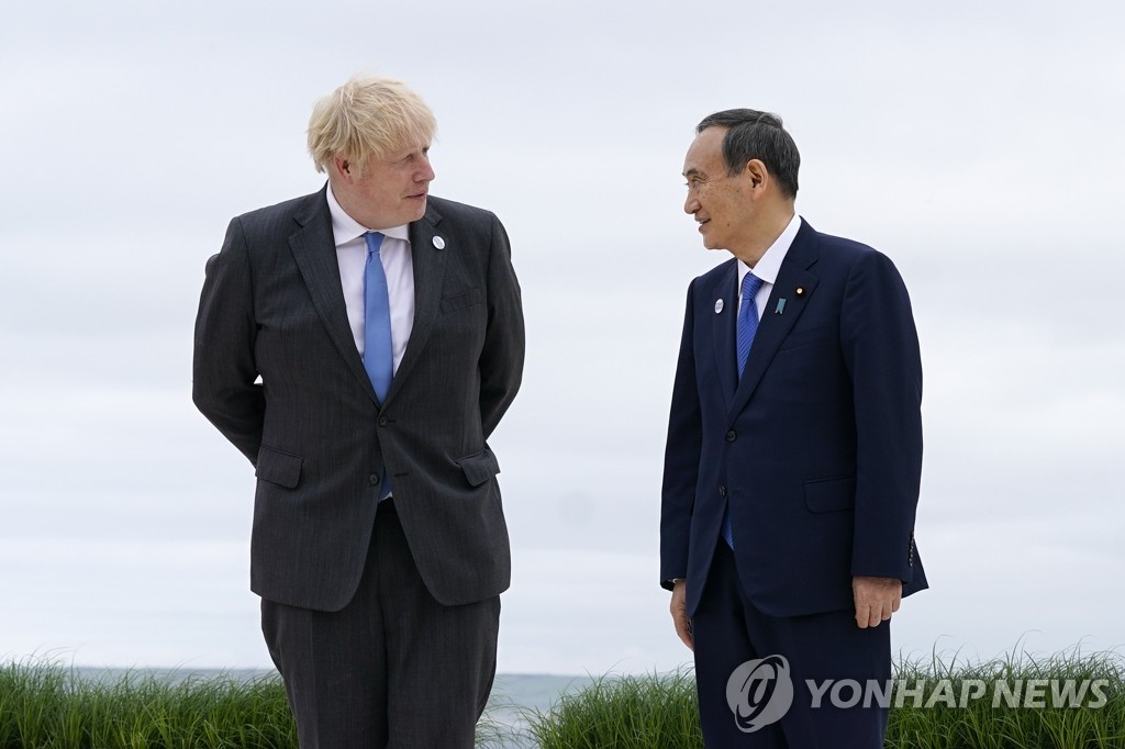 바이든, G7서 스가와 10분 대화…"도쿄올림픽 개최 지지"(종합)