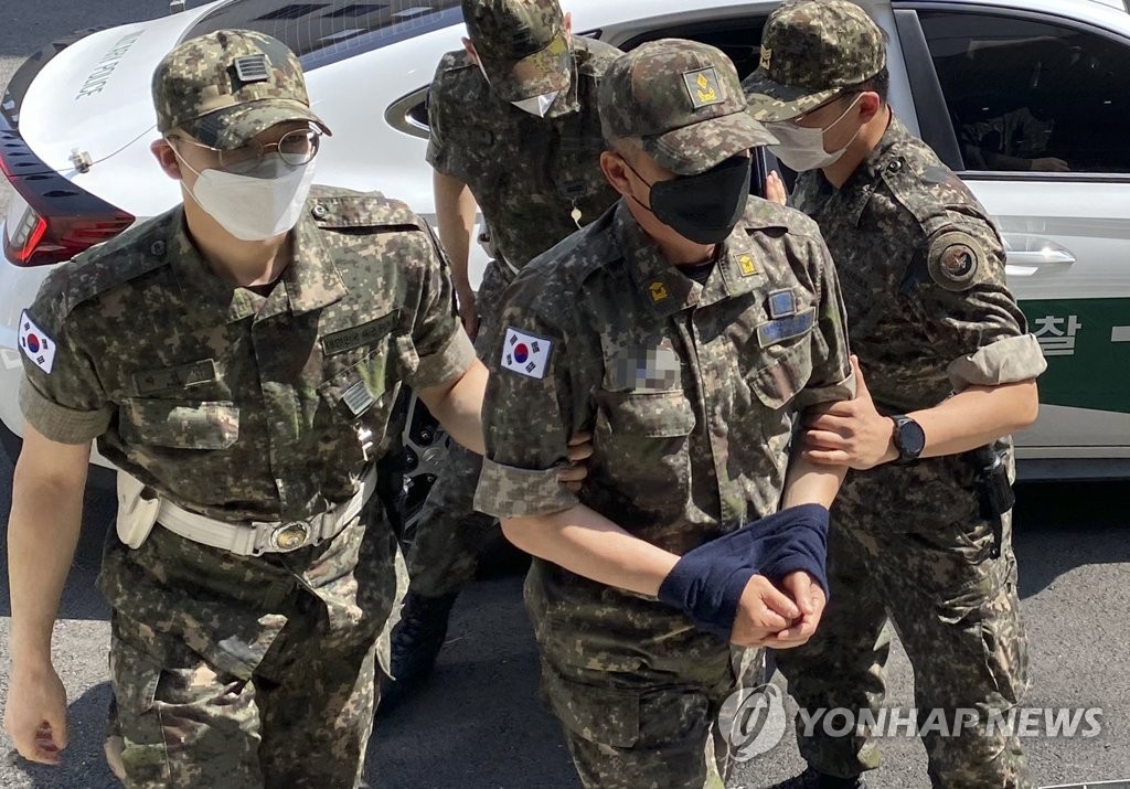 [속보] 군사법원, '女중사 2차 가해' 상사·준위 구속영장 발부