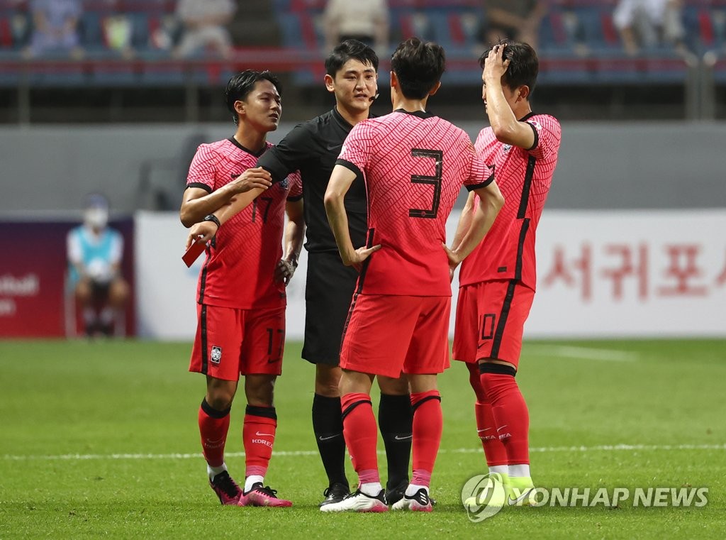 '퇴장 악재' 김학범호, 10명이 싸웠지만 가나에 3-1 승리