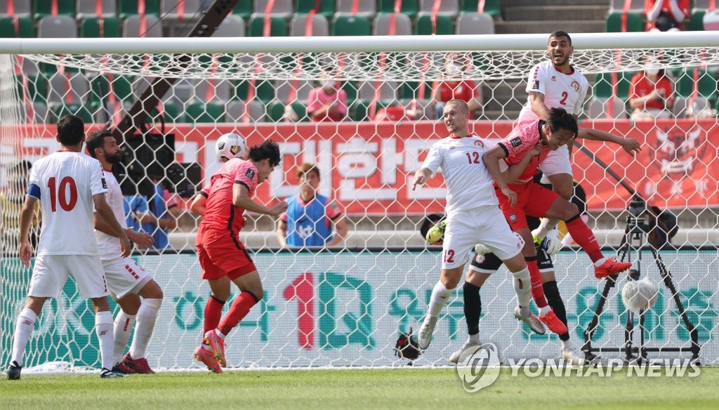 '손흥민 PK 결승골' 벤투호, 레바논 2-1격파…2차예선 무패 통과(종합)