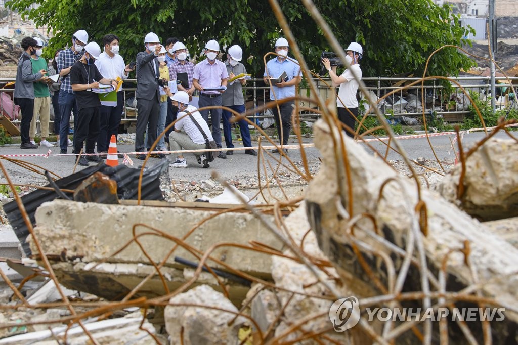 복마전 이룬 철거공사 "맨 아래 도급은 고철 팔아 수익 충당"(종합)