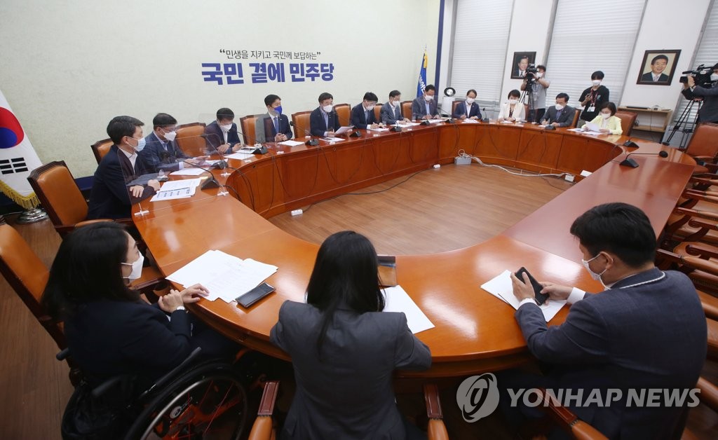 조국의 시간 지나니 이준석의 시간이…민주, 위기감 고조