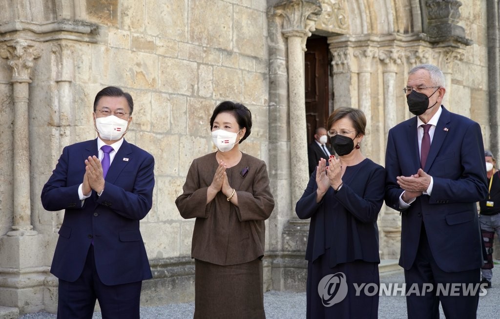 문대통령 "교황 방북 그날 곧 올 것으로 기대"