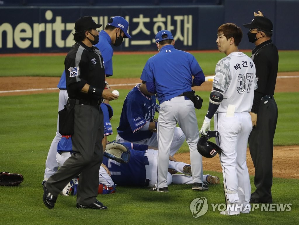 타구에 맞은 두산 유재유, 골절상…삼성 김대우도 엔트리 제외