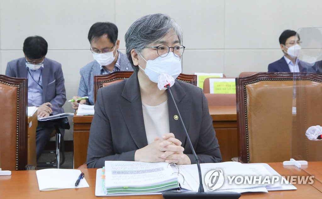 정은경 "50대 3분기 우선 접종…나머지 연령대는 8월부터 시작"