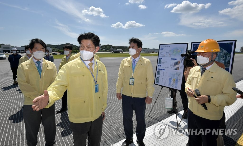 노형욱 장관 인천공항 4활주로 현장점검…"세계 3대공항 도약"