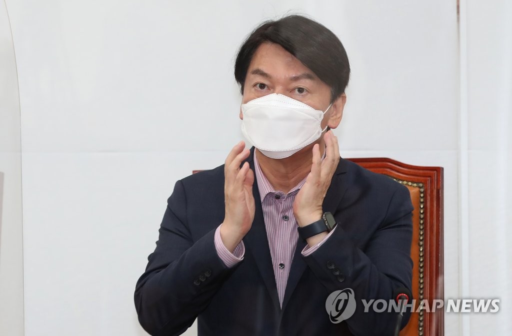 安 "야권통합, 행동으로 보여줄 것…진정성 폄훼말라"