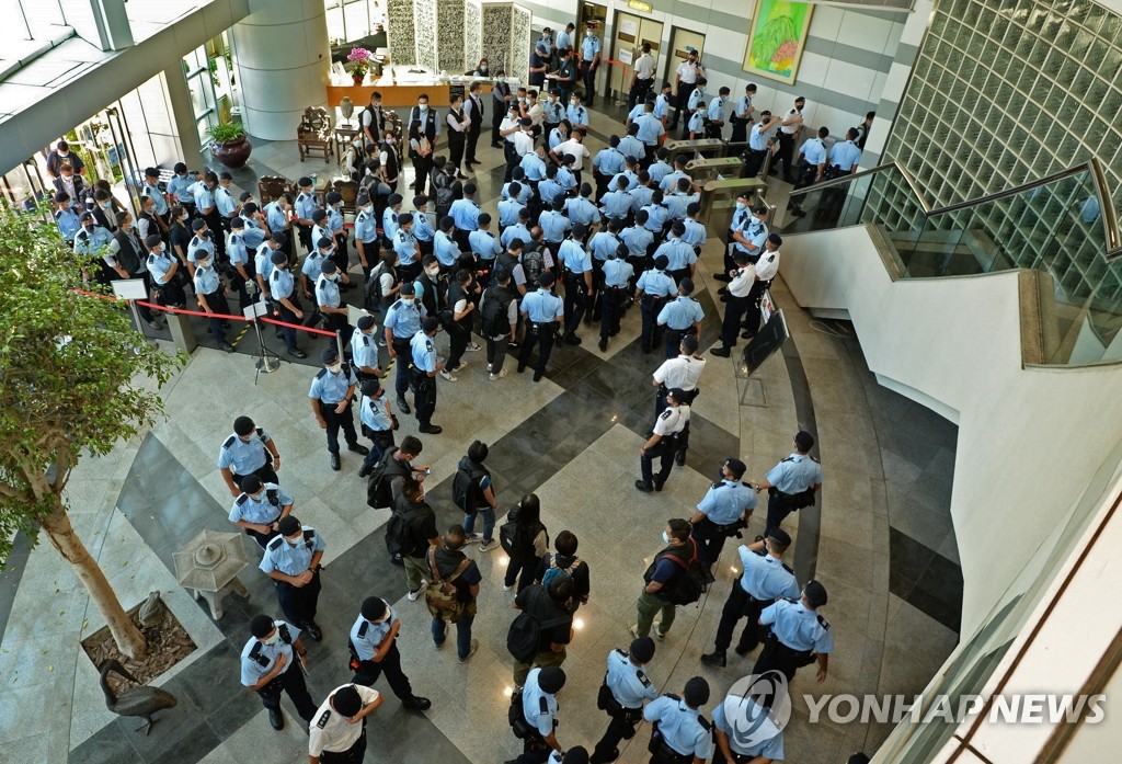 홍콩 매체 입장신문, 모든 칼럼 내려…"'문자의 옥' 왔다"