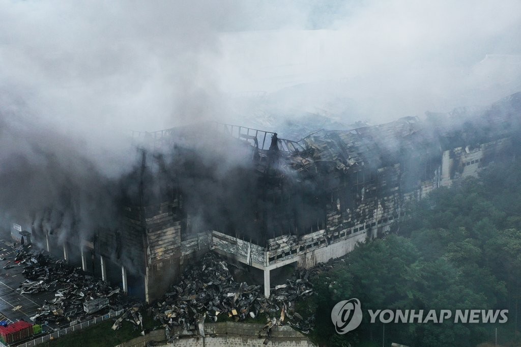 쿠팡 화재 엿새 만에 완전진화…뼈대만 남고 모두 타