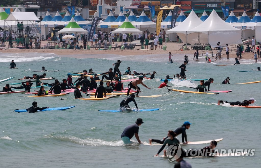 전국 해수욕장 내달 1일부터 피서객 맞이 '기대 반, 우려 반'