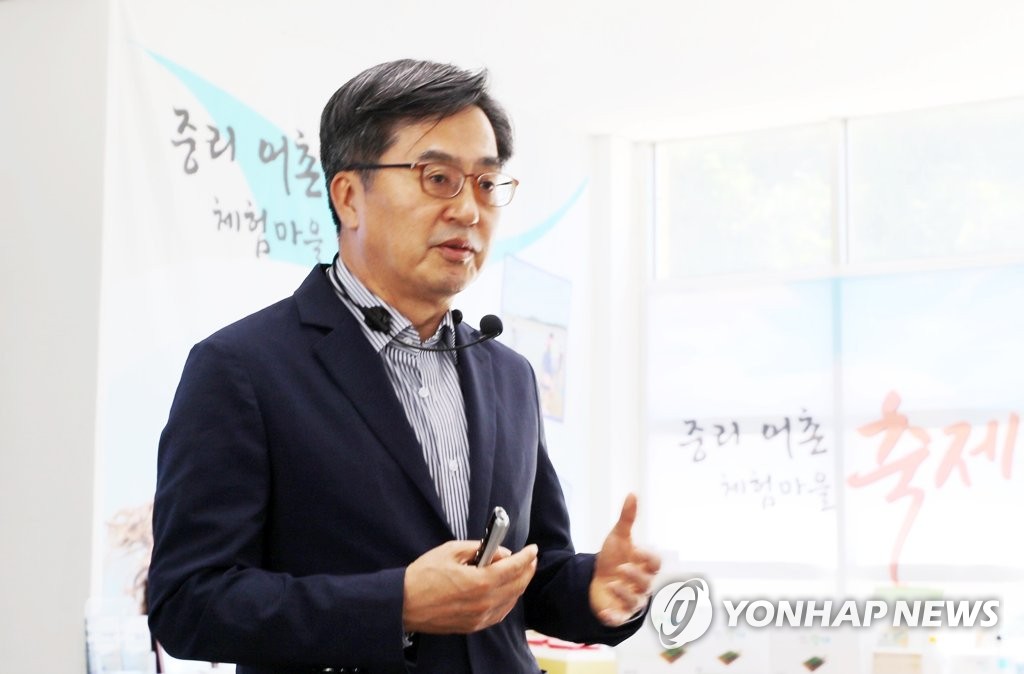 잠룡 김동연 "진보·보수 나누는 시각 문제"…제3지대로?