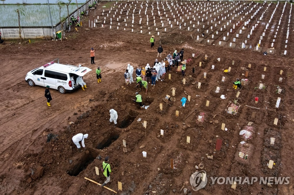 코로나 대유행 인니 입국자 사후 확진 사례 줄이어…대책없나