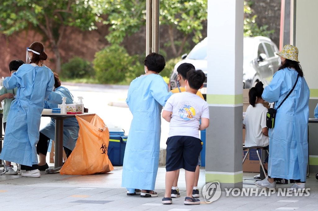 학교발 감염, 지역으로 퍼질라…춘천 학부모들 '긴장'