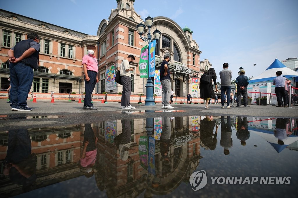 [2보] 코로나19 어제 610명 신규확진…이틀 연속 600명대