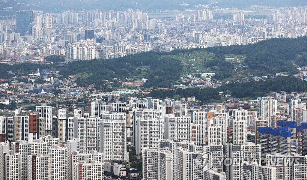 수도권 아파트값 9년 만에 최고 상승…"재건축·중저가 강세"