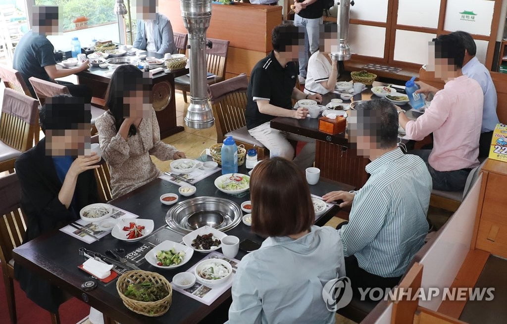 울산 사적 모임 8명 허용 첫날, '일상 회복' 기대감 넘친 식당가