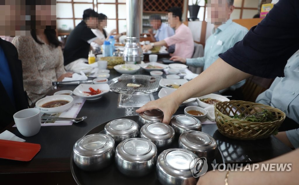 울산 사적 모임 8명 허용 첫날, '일상 회복' 기대감 넘친 식당가