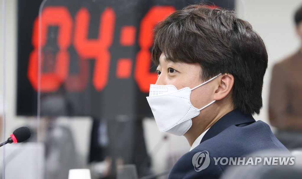 고3부터 팔순 CEO까지…이준석 속사포에 '진땀'(종합)