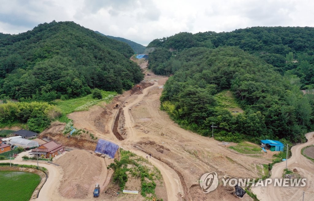 산사태 상흔 여전한 곡성 성덕마을…장마 앞두고 복구 한창