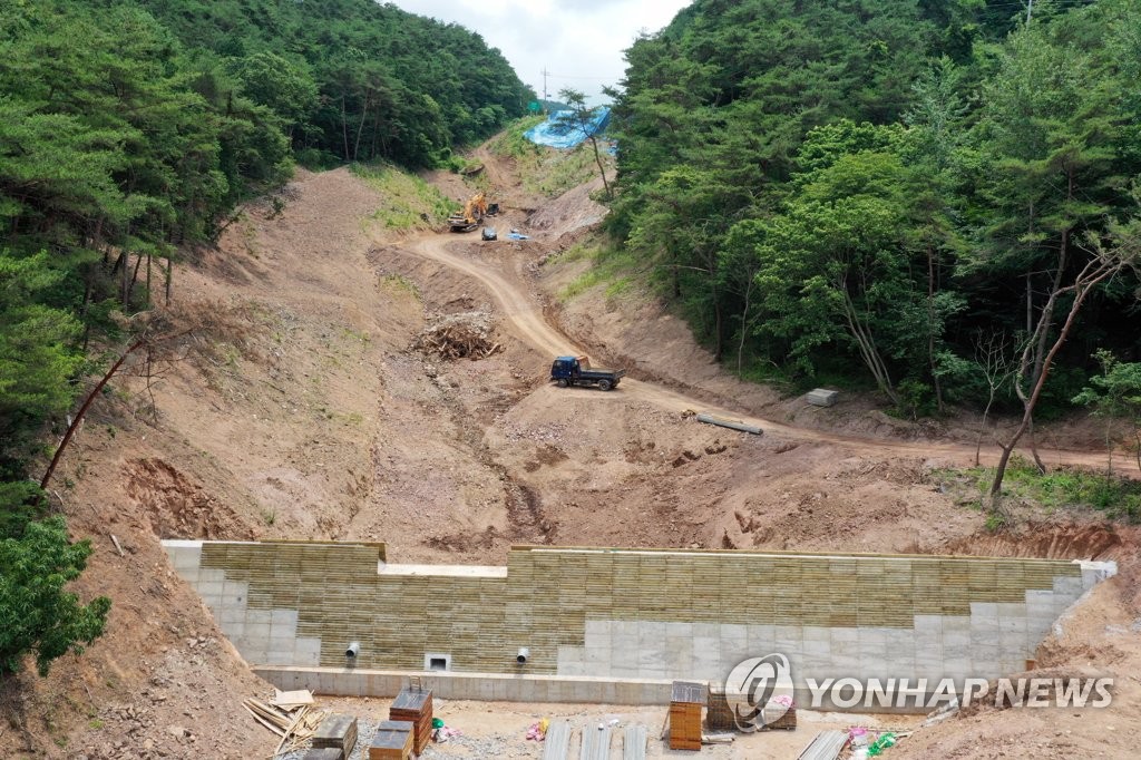 산사태 상흔 여전한 곡성 성덕마을…장마 앞두고 복구 한창