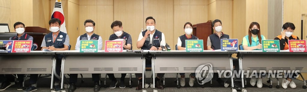 노동계, 내년 최저임금 1만800원 요구…경영계 "소상공인 충격"(종합)