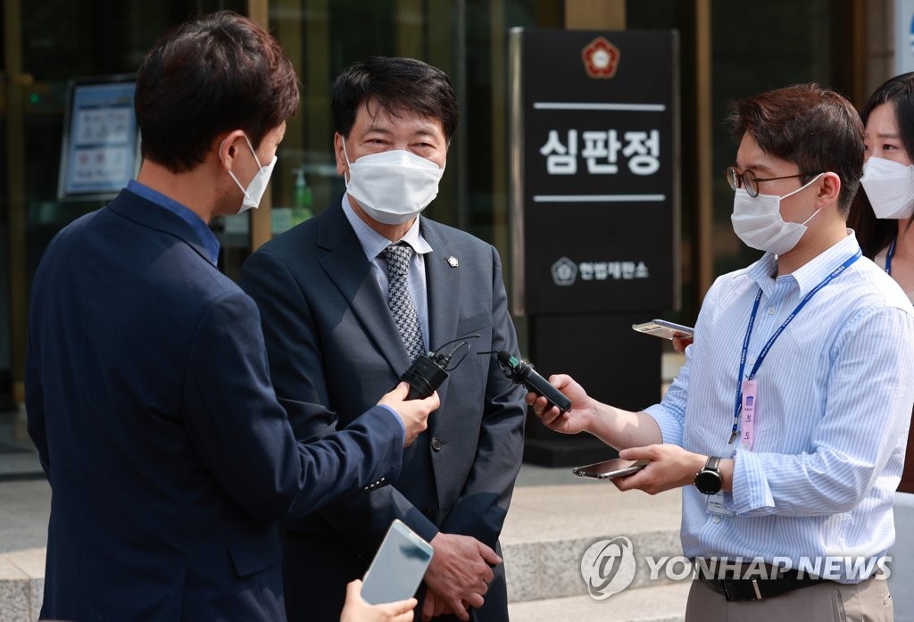 윤석열측 "헌재 결정 존중…소송서 징계위법성 밝힐 것"