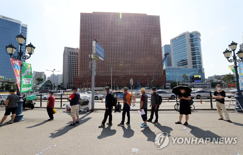 오후 9시까지 462명 확진, 어제보다 78명↓…28일 500명대 예상(종합)