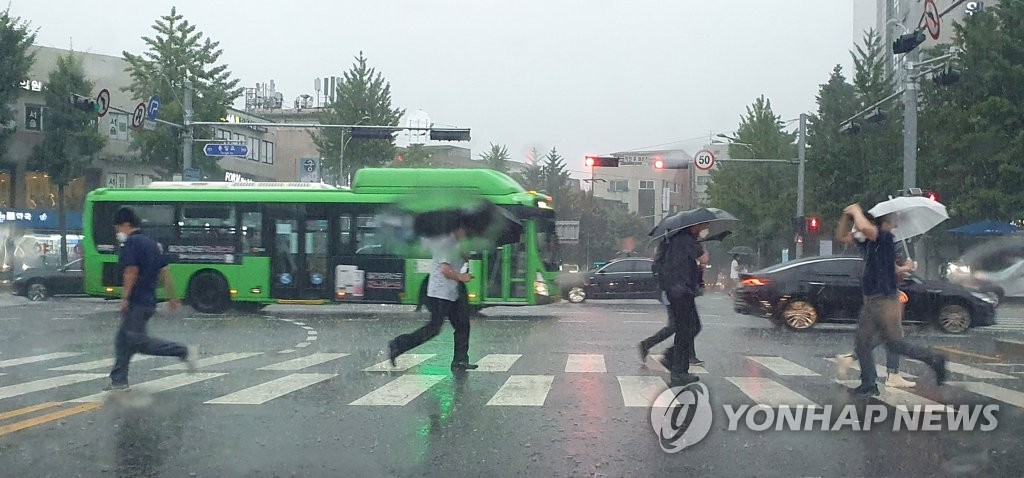 내달 2일 전후 제주부터 장마철 접어들 듯…점차 전국 확대