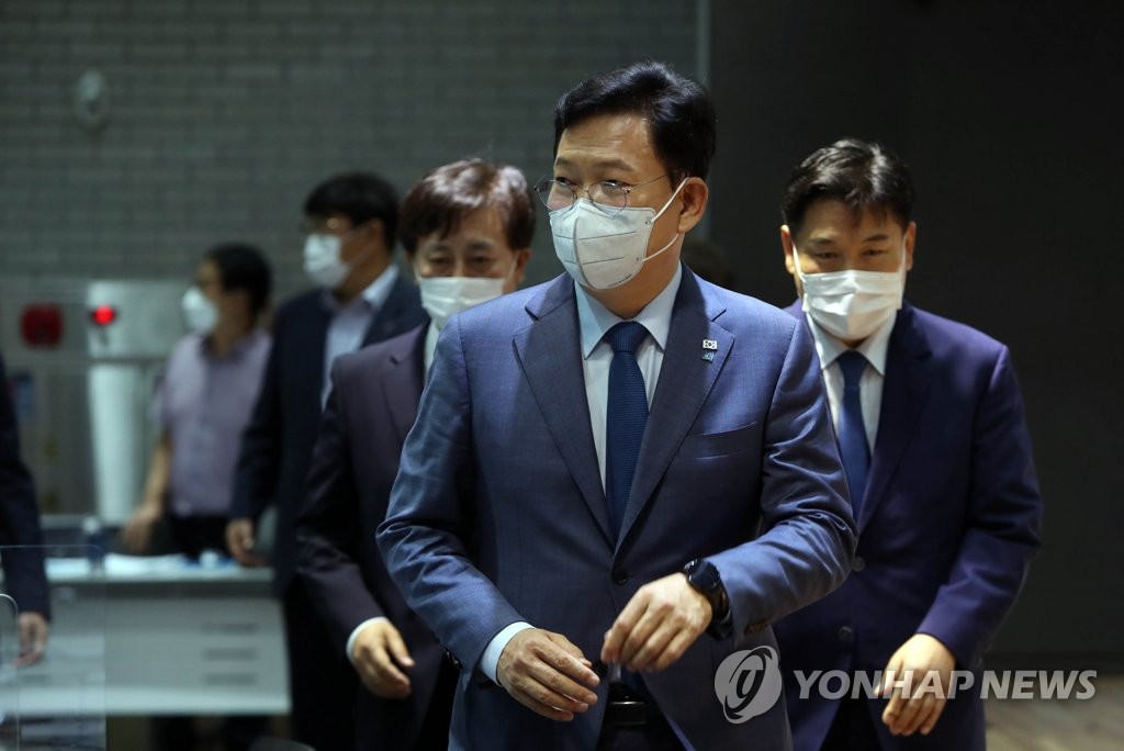 송영길, PK서 예산정책협의…가덕신공항 부지도 방문