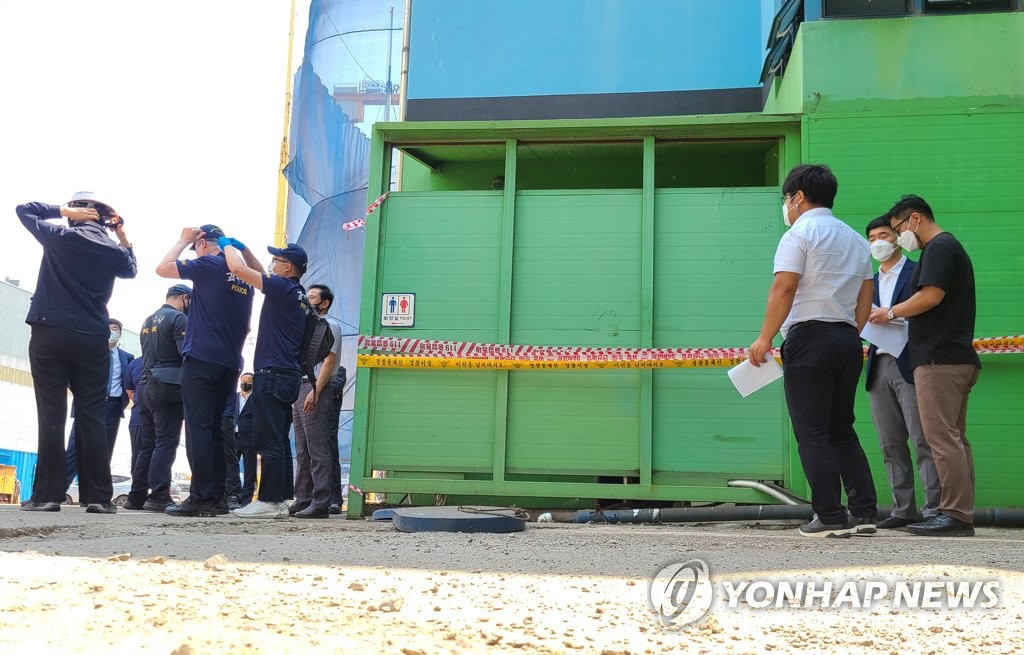 부산 화장실 황화수소 사망사고 현장감식…"뚜렷한 단서 못찾아"