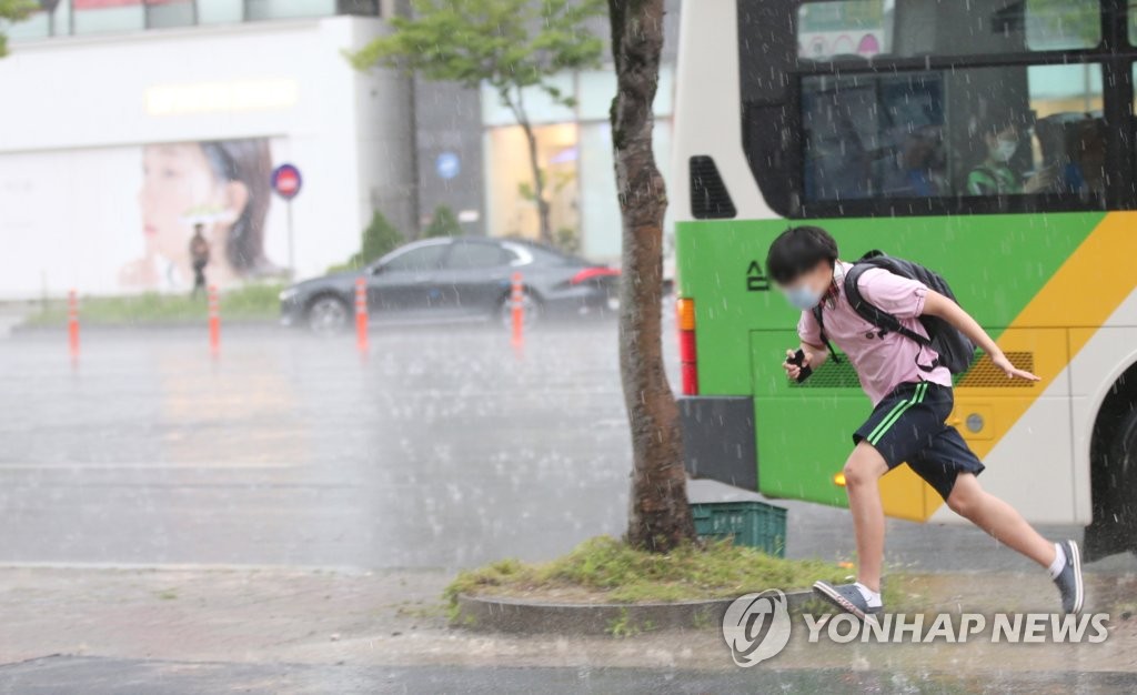 [날씨] 아열대 스콜?…전국 곳곳에 또 소나기