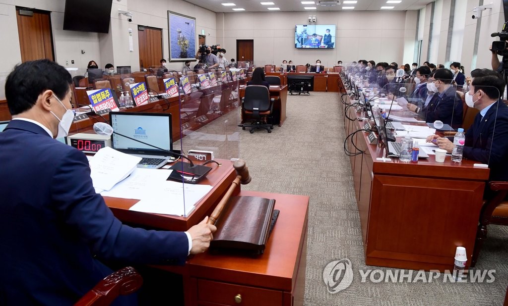 손실보상법, 與단독 산자위 통과…野 항의·퇴장