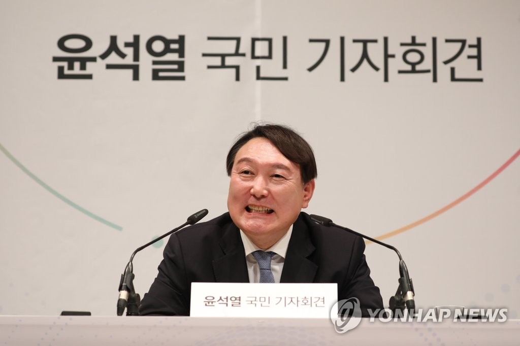 이재명, 尹 도전에 일단 잠잠…李측 "칼에 익숙한 분" 포문(종합)