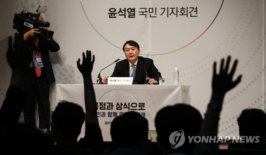 윤석열 "한일관계 죽창가 부르다 망가져"…與 "망발"