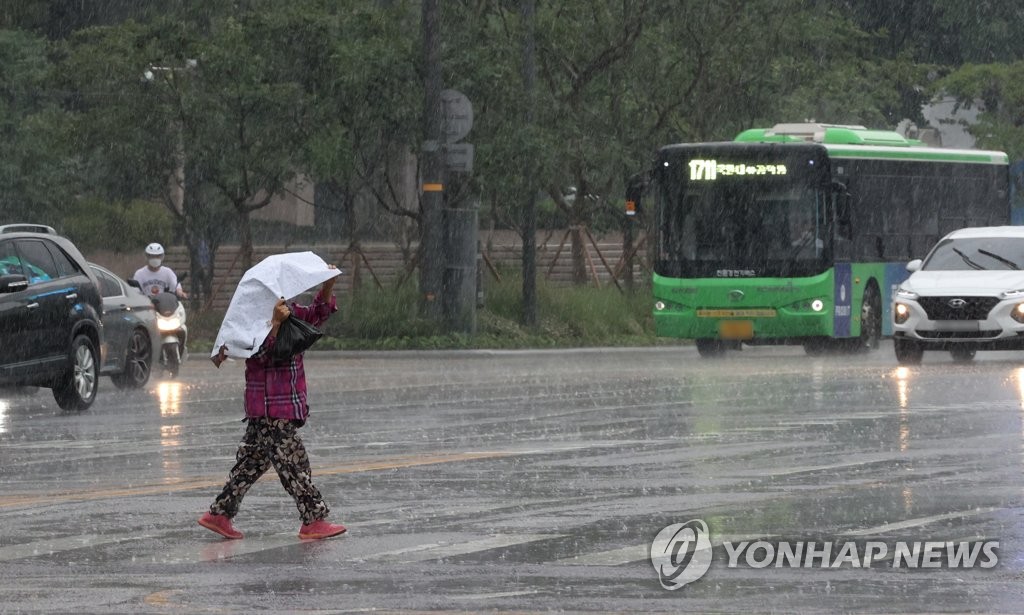 [내일날씨] 전국 대체로 맑음…일부 지역 소나기