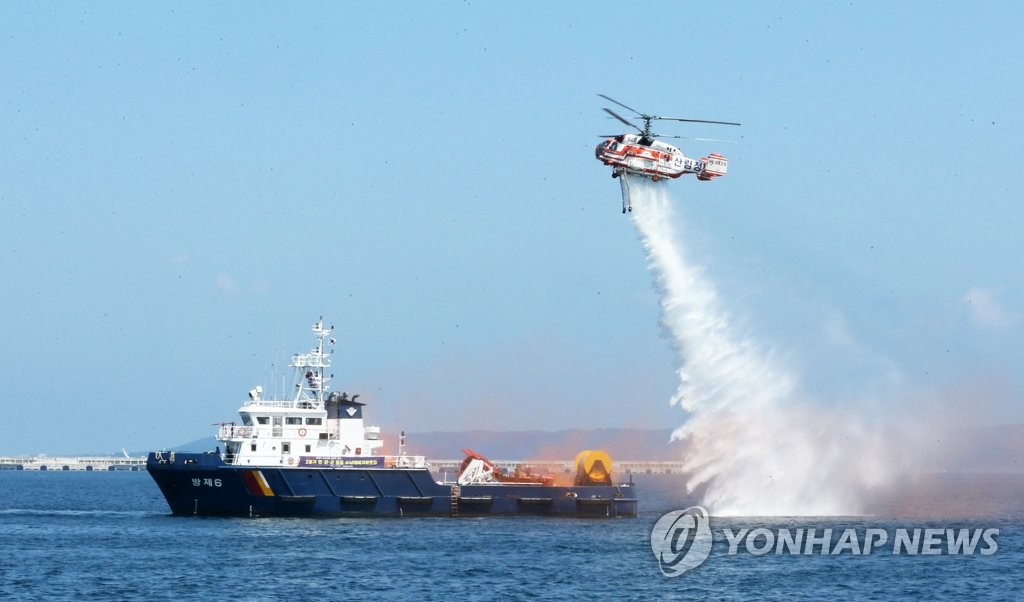 표류자 구조·선박 화재 진압…포항서 수난사고 대비 훈련