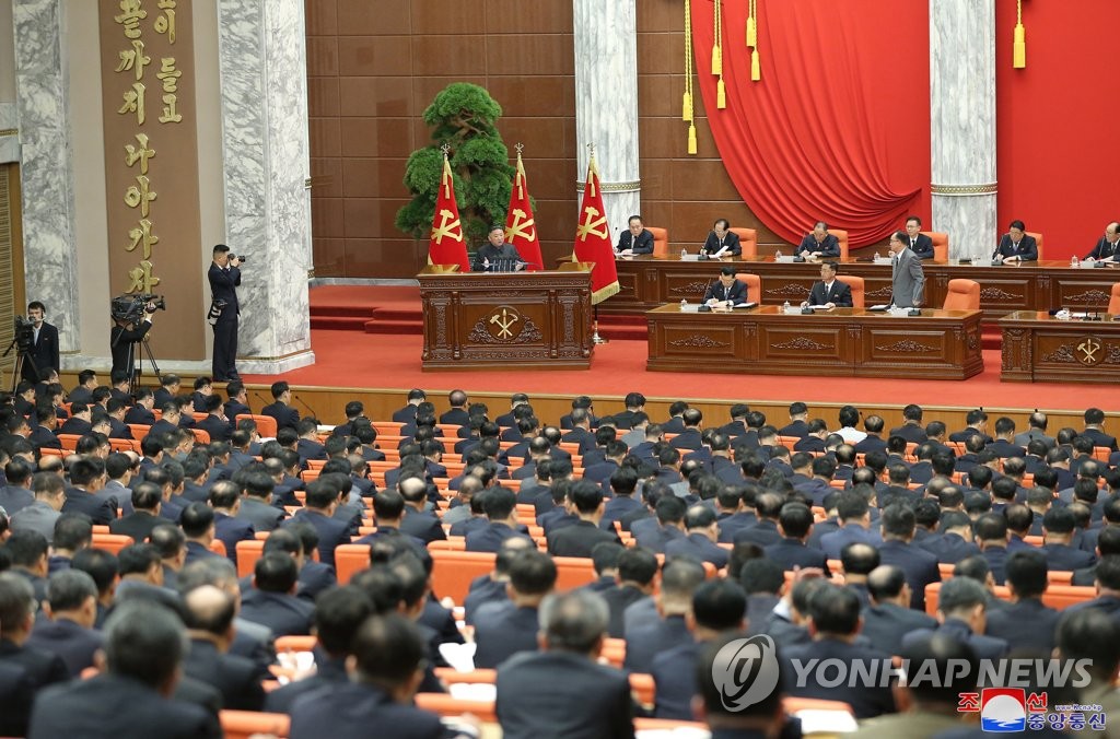 김정은 질책한 '중대사건'에 관심…군량미 동원명령 어겼나