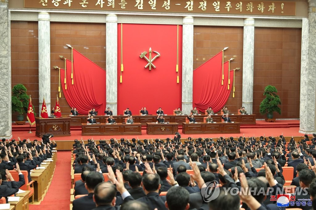 김정은 "방역대책 이행서 중대사건 발생"…정치국 회의서 비판(종합2보)