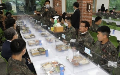 "군인 밥상메뉴 왜 강요하나"…잔반 처리비용만 매년 100억원 