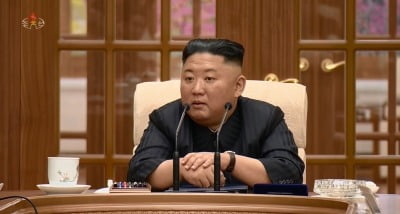 [속보] 김정은 "태풍으로 작년 농업생산계획 미달…식량형편 긴장"