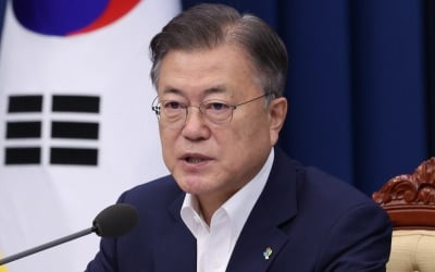 文, 홍남기 글 링크하고선 "경제 당국에도 화이팅 보내달라"