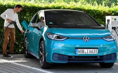 폭스바겐, 2035년부터 유럽서 내연기관 車 판매 접는다