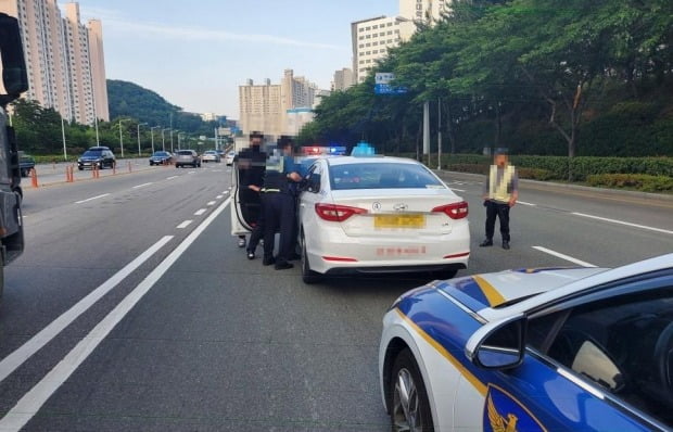 휴가 나온 공군 병사가 음주 상태에서 택시를 훔쳐 운전하던 도중 교각을 들이받는 사고를 낸 뒤 잠이 들었다가 검거됐다. /사진=연합뉴스