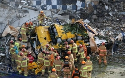 [속보] 광주 건물 붕괴 매몰자 1명 늘어 13명…4명 사망·8명 구조