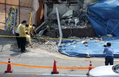 기념 촬영에 의전 갑질까지…정치권, 광주 붕괴현장서 '말썽'