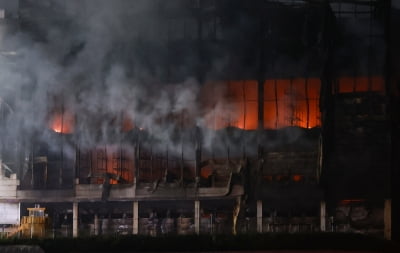쿠팡 물류센터 화재 50시간째 지속…구조대장 연락두절 상태 