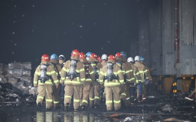 [속보] '쿠팡물류센터' 고립 소방관 구조 재개…실종 47시간만