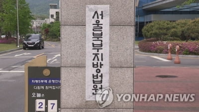 같은 날 한 법원서 열린 '친부살해' 재판…징역 10년·12년